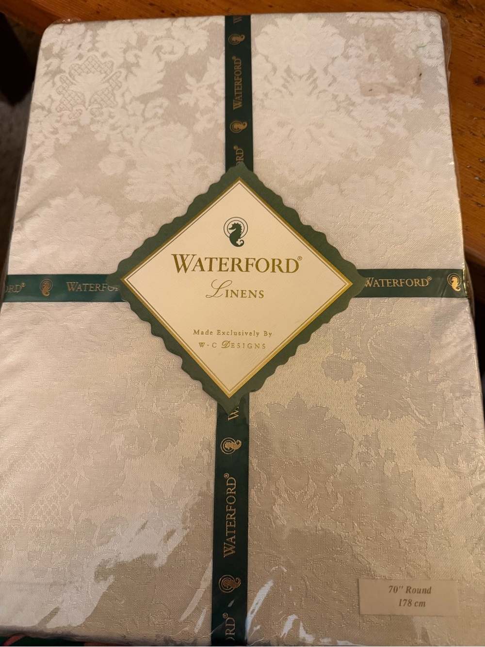 NWT Waterford Linens Pearl Damask Tablecloth 70” Round